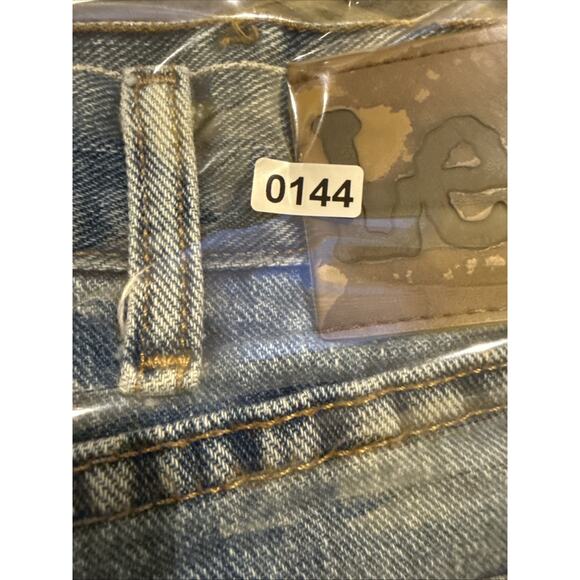 Lee Jeans, Men's Size 36x29 Light Wash Denim Regular Fit Straight Leg - Picture 15 of 15